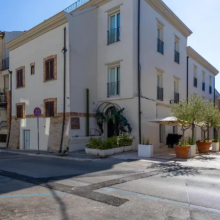 Palazzo Partenope 3 *