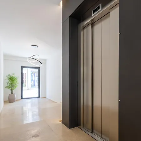 Palazzo Partenope 3 * فاستو